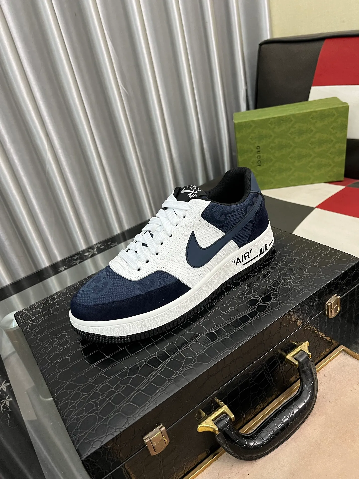 Men's Men's Shoes💰440⌚️⌚️【GUCCI】Gucci men's latest white shoe series casual shoes! The official website is built 1:1. Upper: Made of imported cowhide, with electric embroidery ➕Inner lining: Made of high-quality first-layer pigskin, soft and comfortable. Picky material selection and exquisite workmanship give you the best enjoyment. Size: 38-44 yards, 3️⃣ colors available.